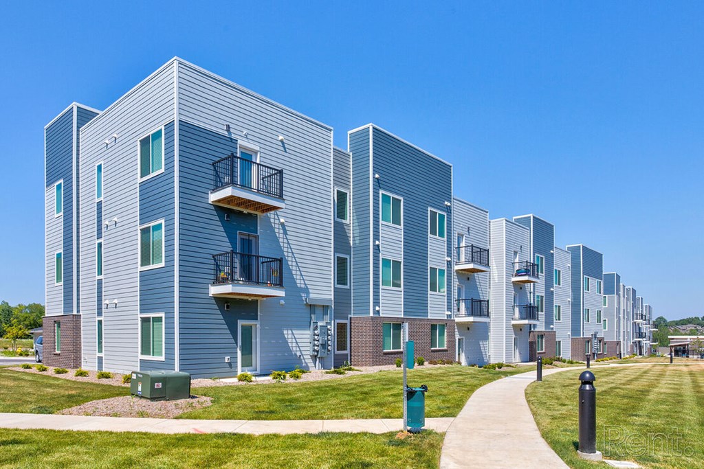 Apartment complexat Lofts at Fox Ridge, Raymore, 64083