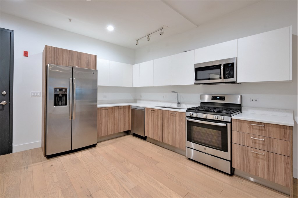 Stainless Steel Appliances at Wilmette 1121, Wilmette, IL