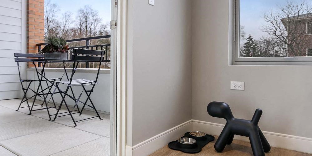 Dining Area at Clarendon Hills 229, Illinois, 60514