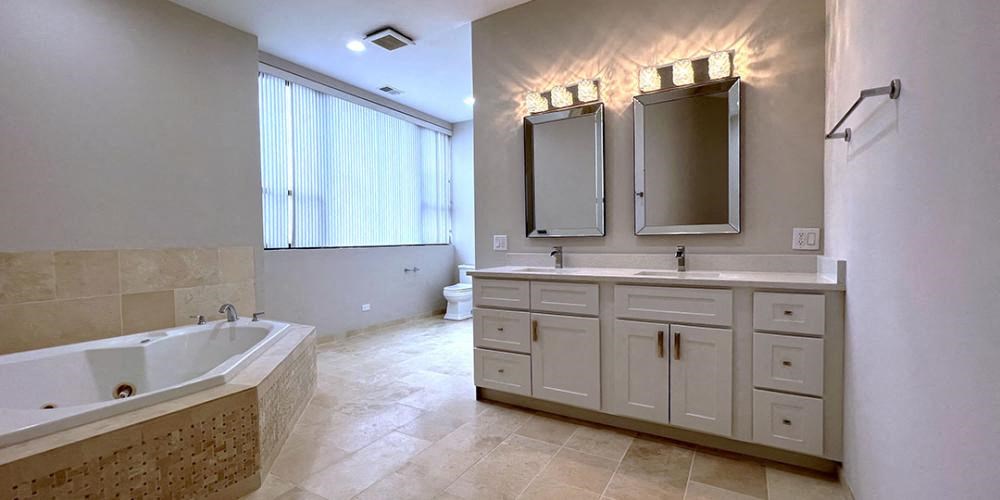 Vanity Lights at Lavergne 4810, Illinois