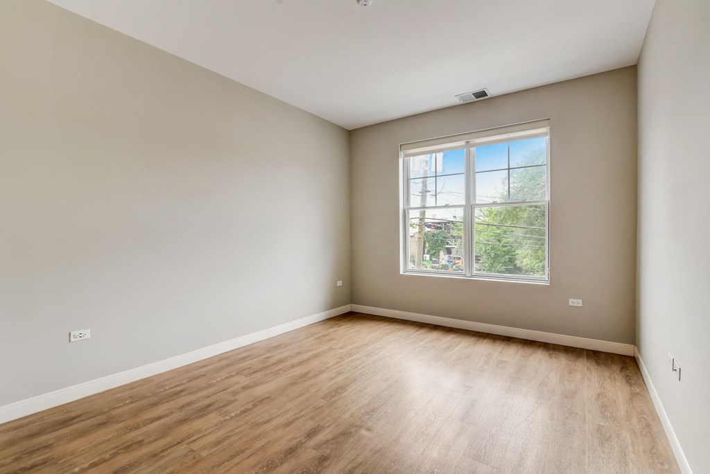Vacant Bedroom at Clarendon Hills 229, Clarendon, 60514