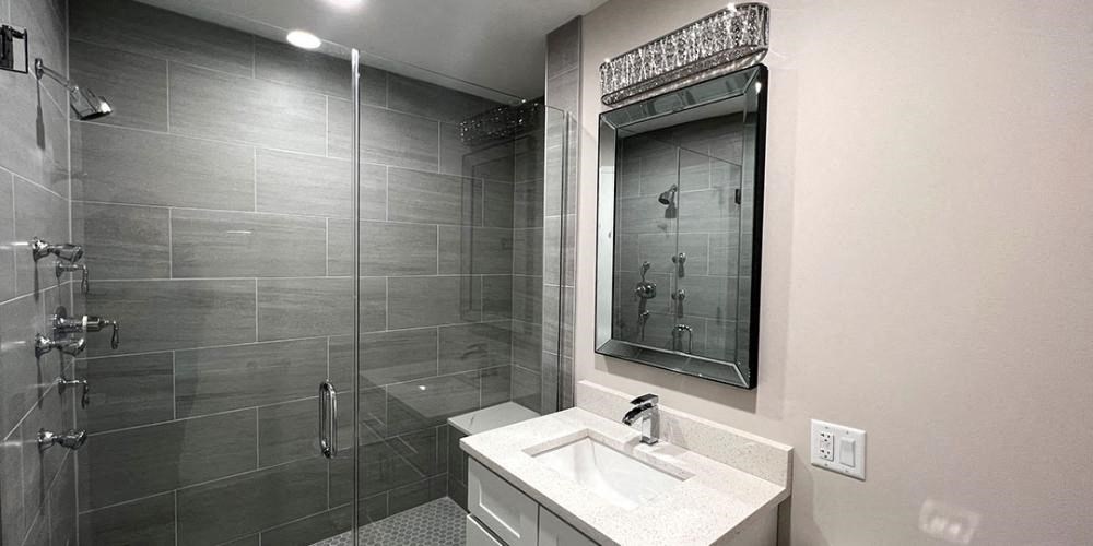 Modern Bathroom at Lavergne 4810, Illinois