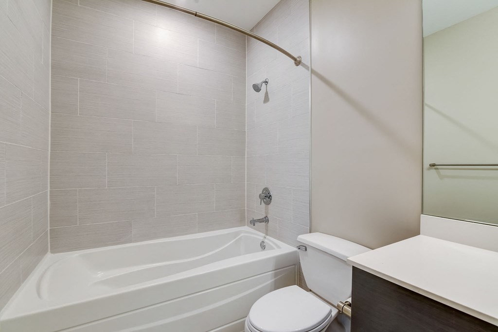 Bathroom With Bathtub at Clarendon Hills 229, Clarendon, IL, 60514