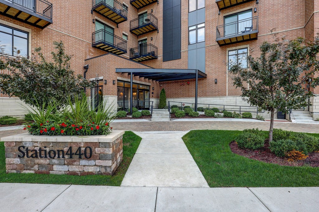 our apartments have a walkway to the entrance of our building at Highwood 440, Highwood Illinois