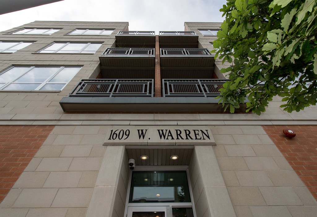 the front of the building of 160 w warren is shown at Tripp 4321, Chicago, 60641