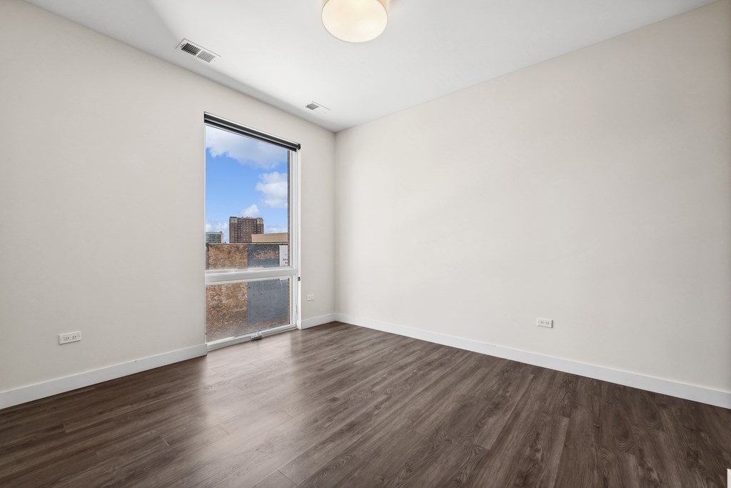 Bright bedroom at Highpoint Buena Park on Broadway, part of a selection of modern 1, 2, 3, and 4-bedroom apartments in Chicago’s Buena Park neighborhood, featuring large windows and contemporary finishes