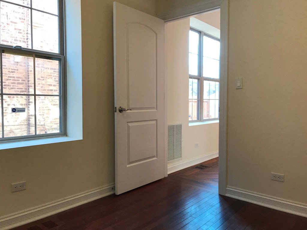 full interior paint of all walls and doors at Tripp 4321, Chicago, IL