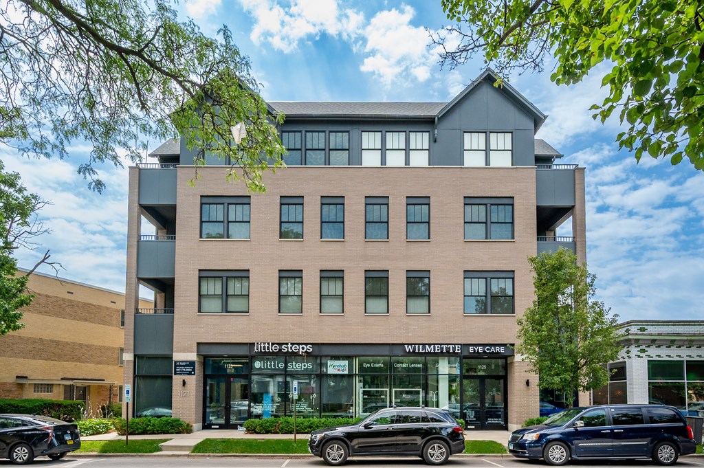 A building with a sign that says