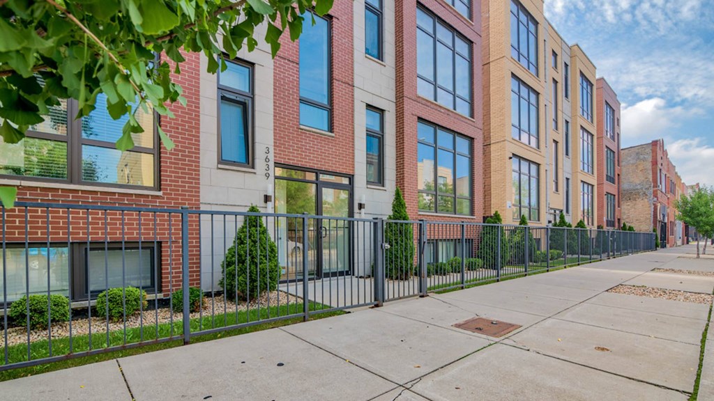 our apartments are located in the heart of person at Montrose 3634, Illinois, 60618