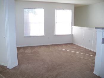 Plush carpeting in Gardens at Pryor Creek Apartments