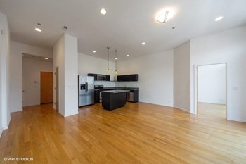 High Ceilings in Living Areas High Ceilings in Living Areas - Photo Gallery 3