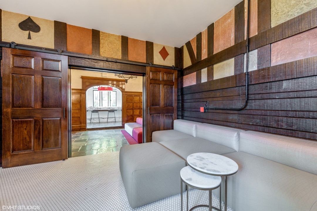 Large Couches in Resident lounge at 1033 W Loyola, Chicago