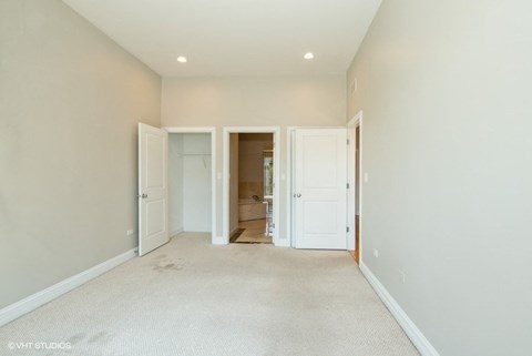 Bedroom with a large closet - 2 Bedroom