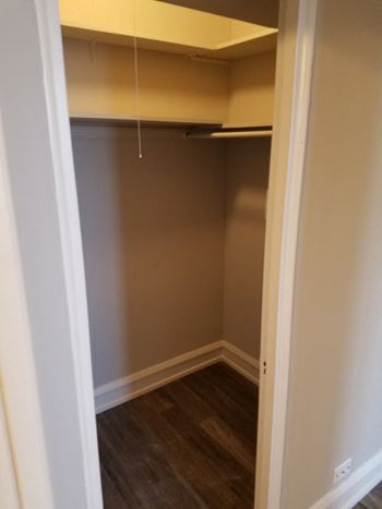 Deep Closets  at 1033 W Loyola, Illinois, 60626