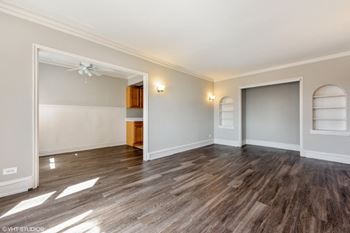Plank-Style Floors  at 1033 W Loyola, Chicago
