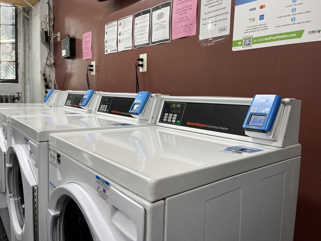 Washers and Dryers in Community at 1033 W Loyola, Chicago, IL