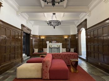 Entryway Sitting Area  at 1033 W Loyola, Illinois, 60626