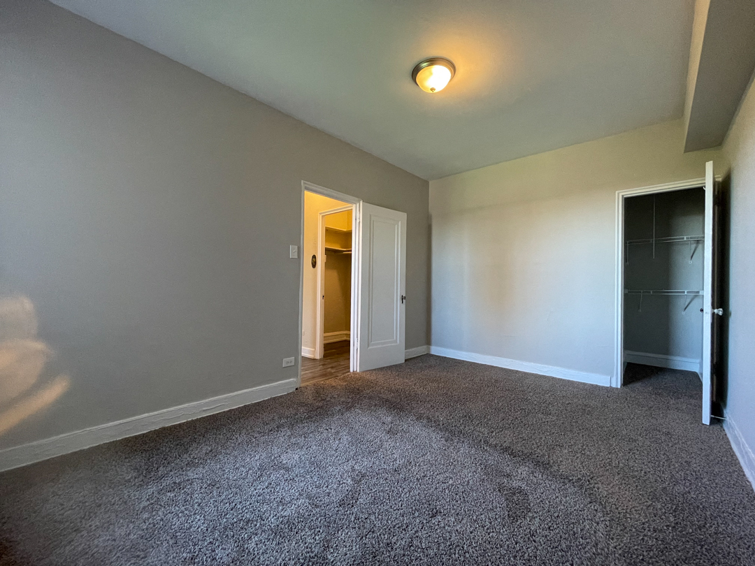 Plush Carpeting in Bedroom at 1033 W Loyola, Illinois