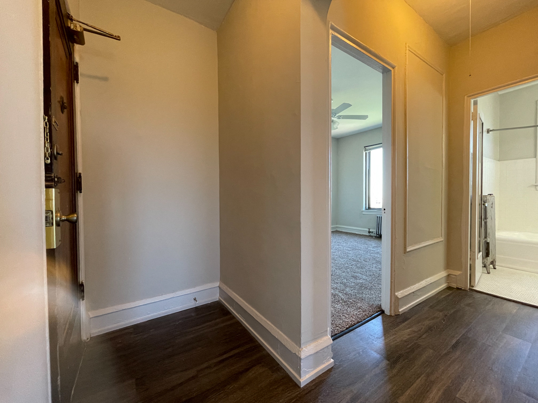 Lovely Entrance at 1033 W Loyola, Illinois, 60626