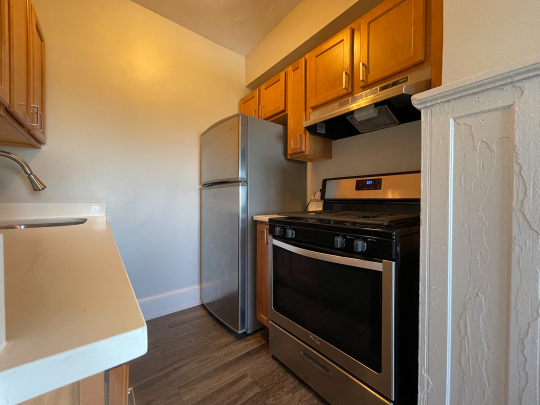 Stainless Steel Appliances at 1033 W Loyola, Illinois, 60626