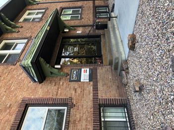 Ammemities at  1170 N Logan St in Denver, CO