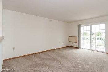 Plush and spacious living area Plush and spacious living area - Photo Gallery 3