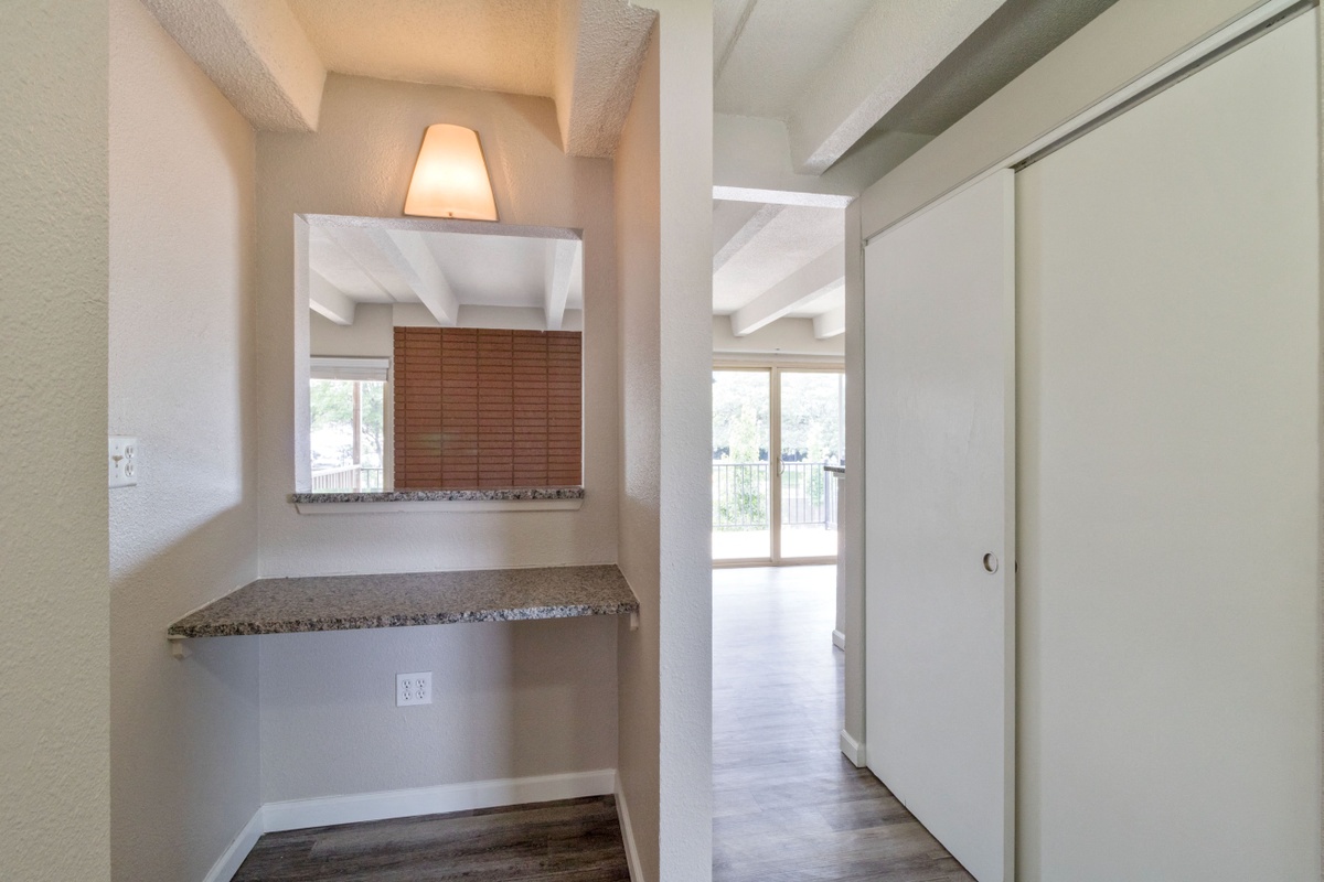 Granite computer space and office cuby