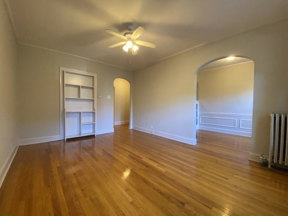 Large living room - Charlie Chaplin One Bedroom