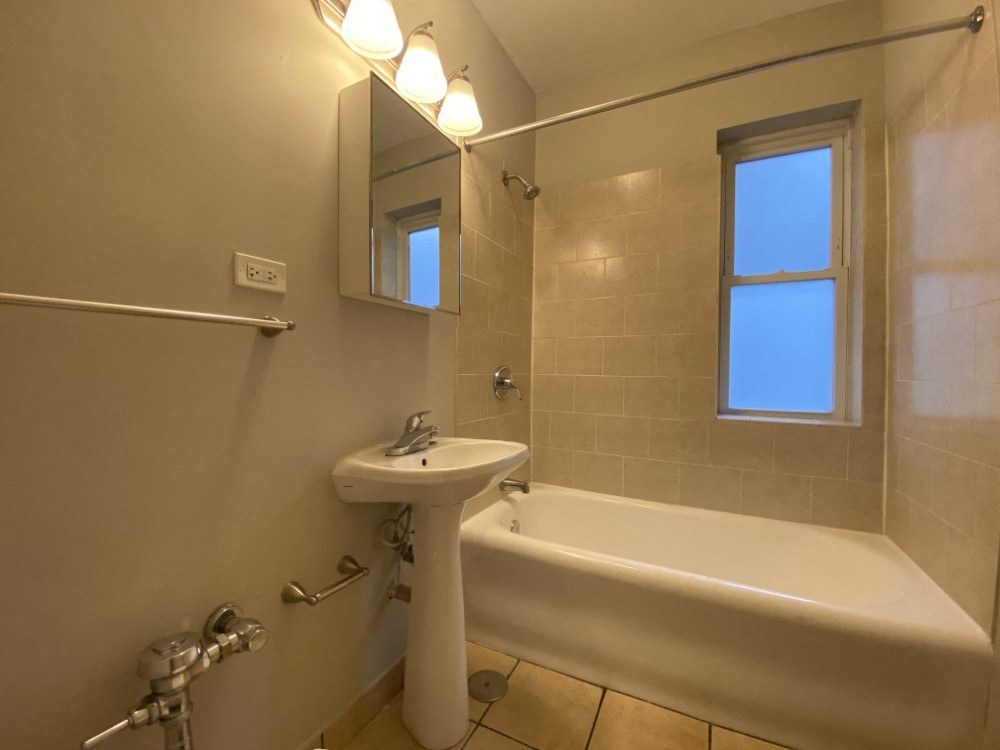 Bathroom with full size tub - Charlie Chaplin One Bedroom