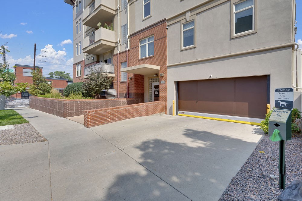 Pet Clean-up Station at 1284 Downing