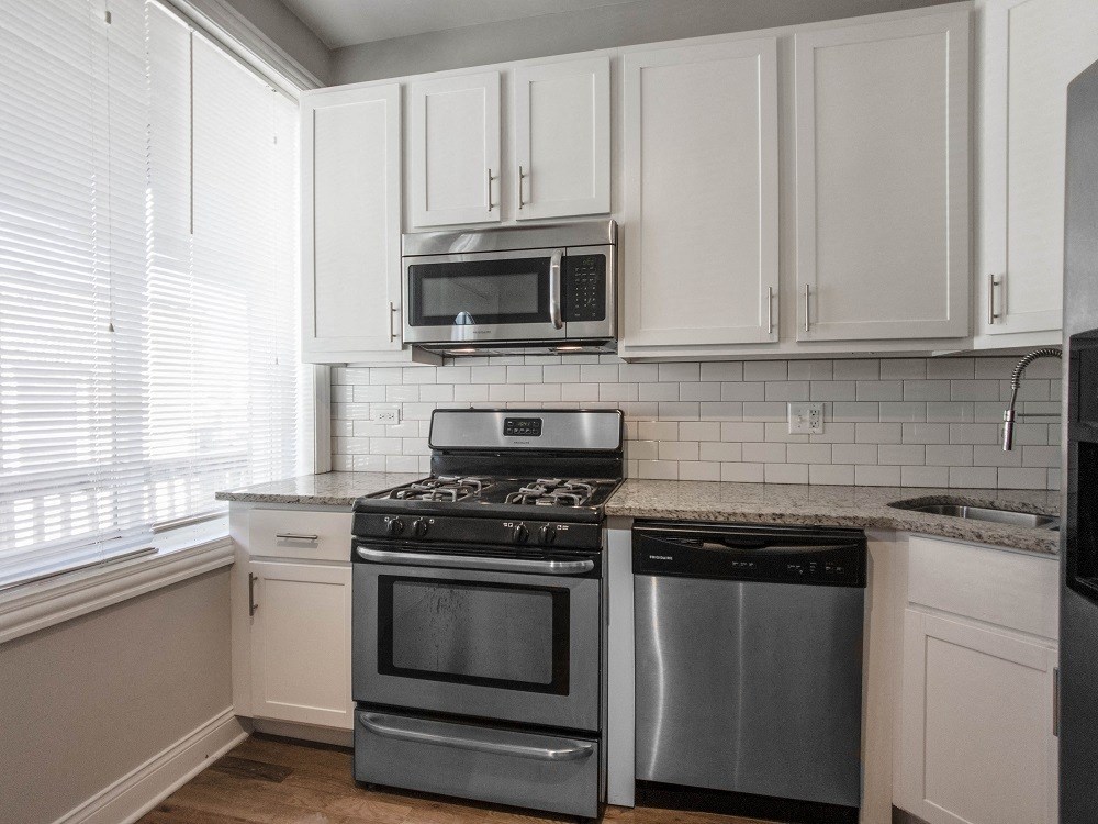 Gas top stove and stainless steel appliances