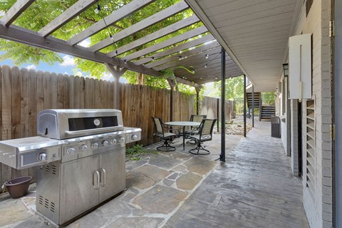 Community grill at 1443 Elizabeth