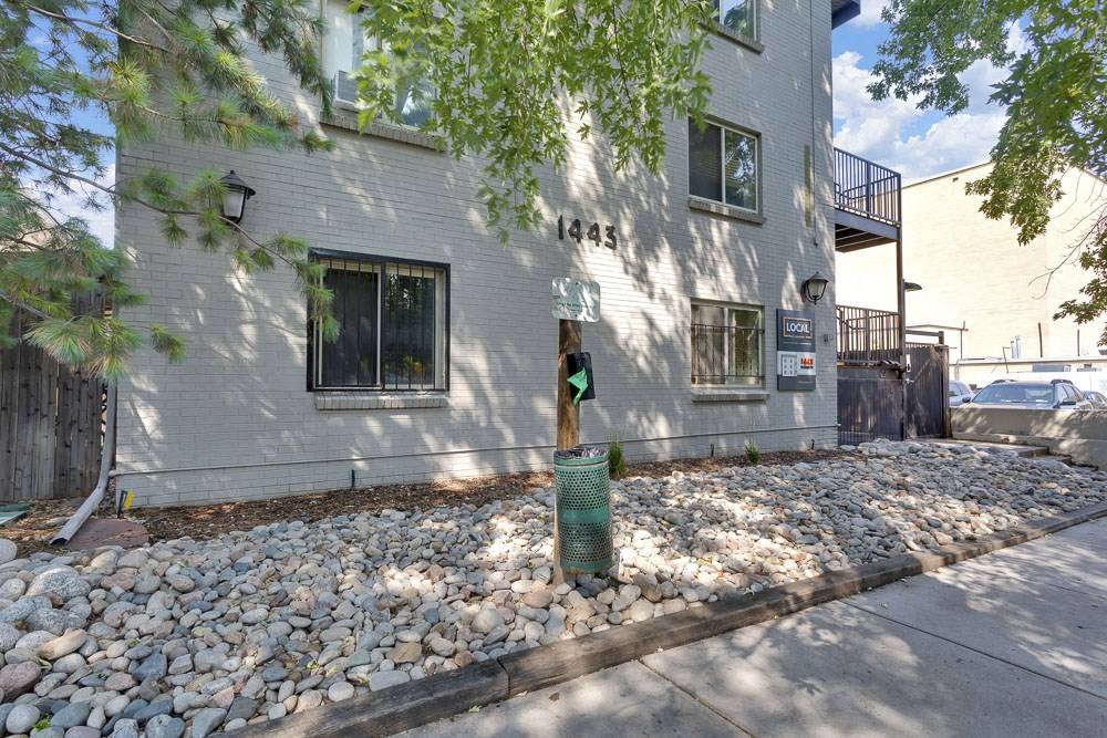 Dog station at 1443 Elizabeth