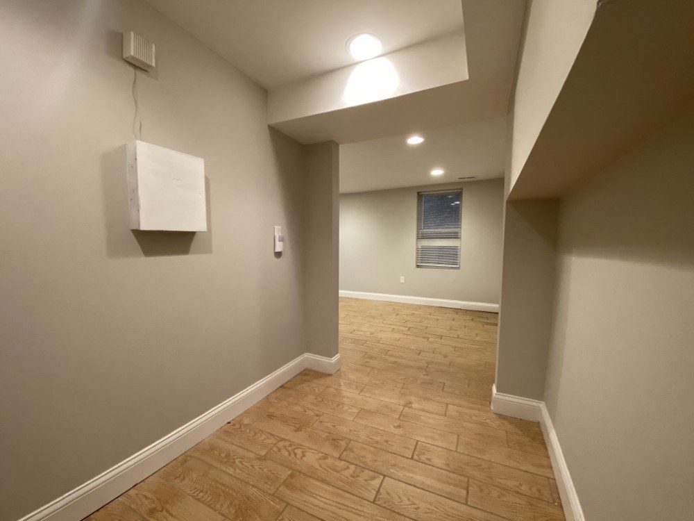 Nice paint color and upgraded flooring