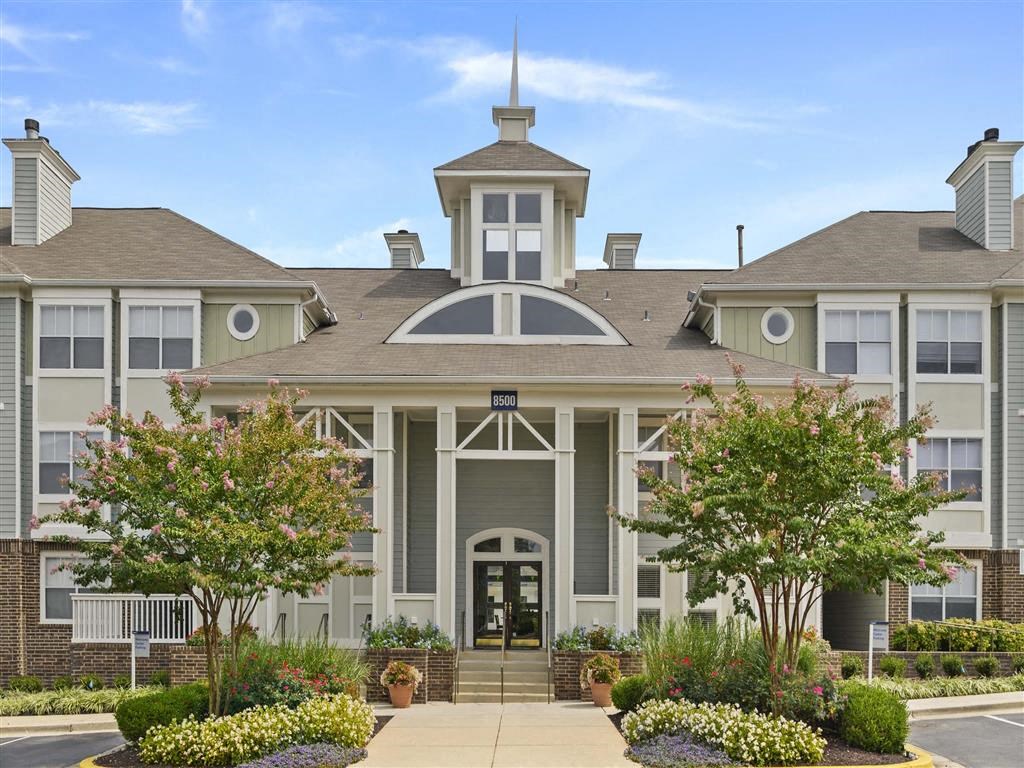 the building where the hotel is located