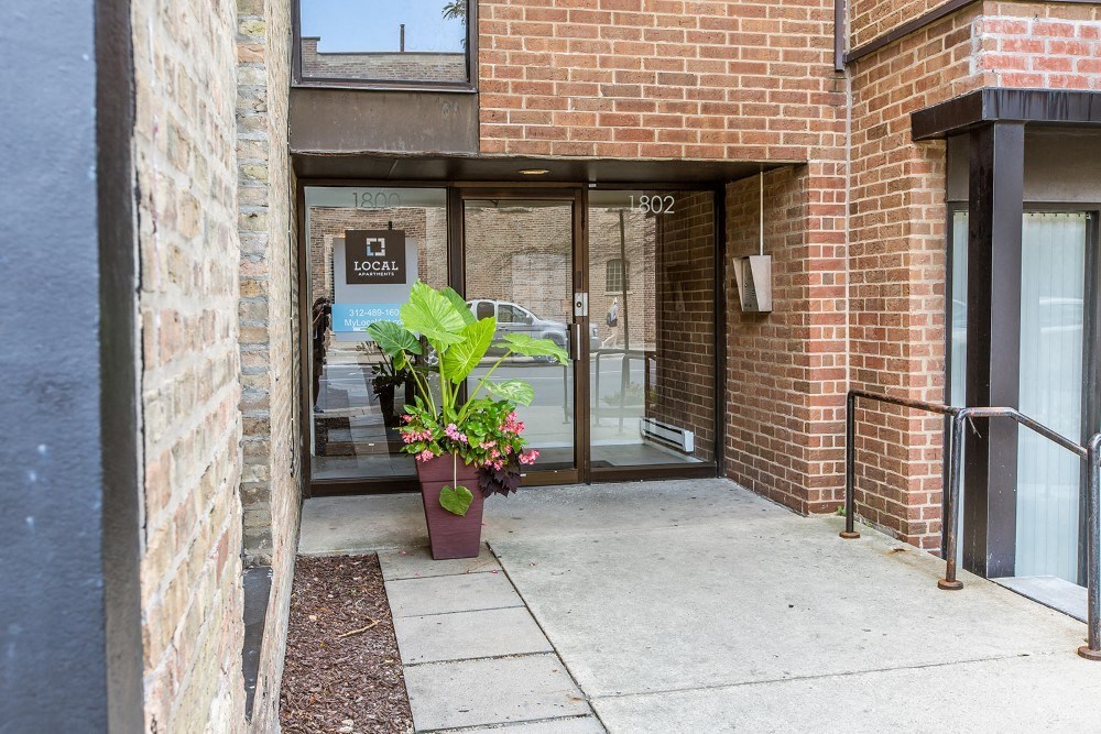 Welcome home to 1802 N. Halsted