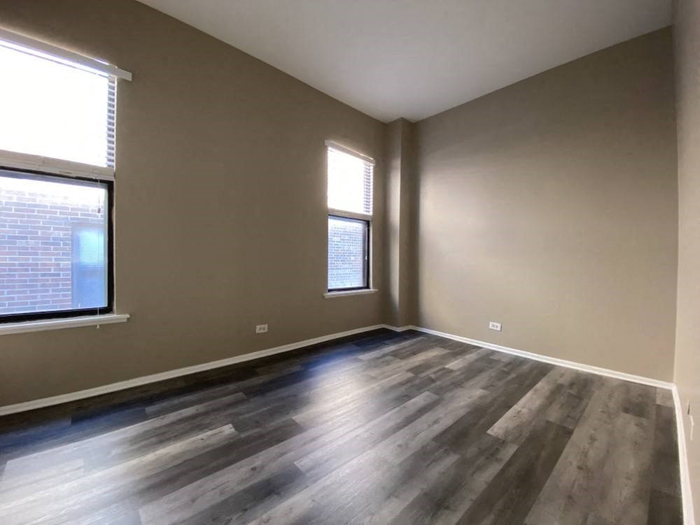 Plank-Flooring in Bedroom