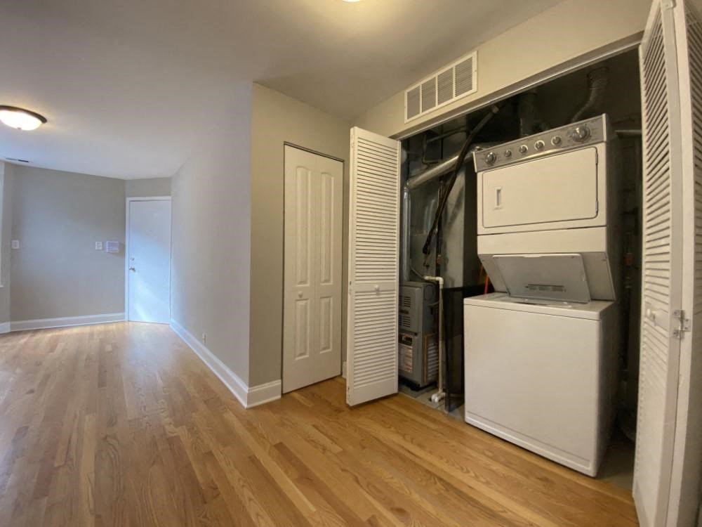 Stackable washer and dryer - 1 Bedroom