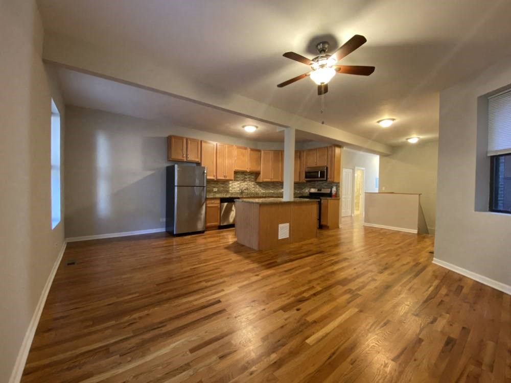 Large living space with plenty of room for large furniture - 3 Bedroom 2 Bath