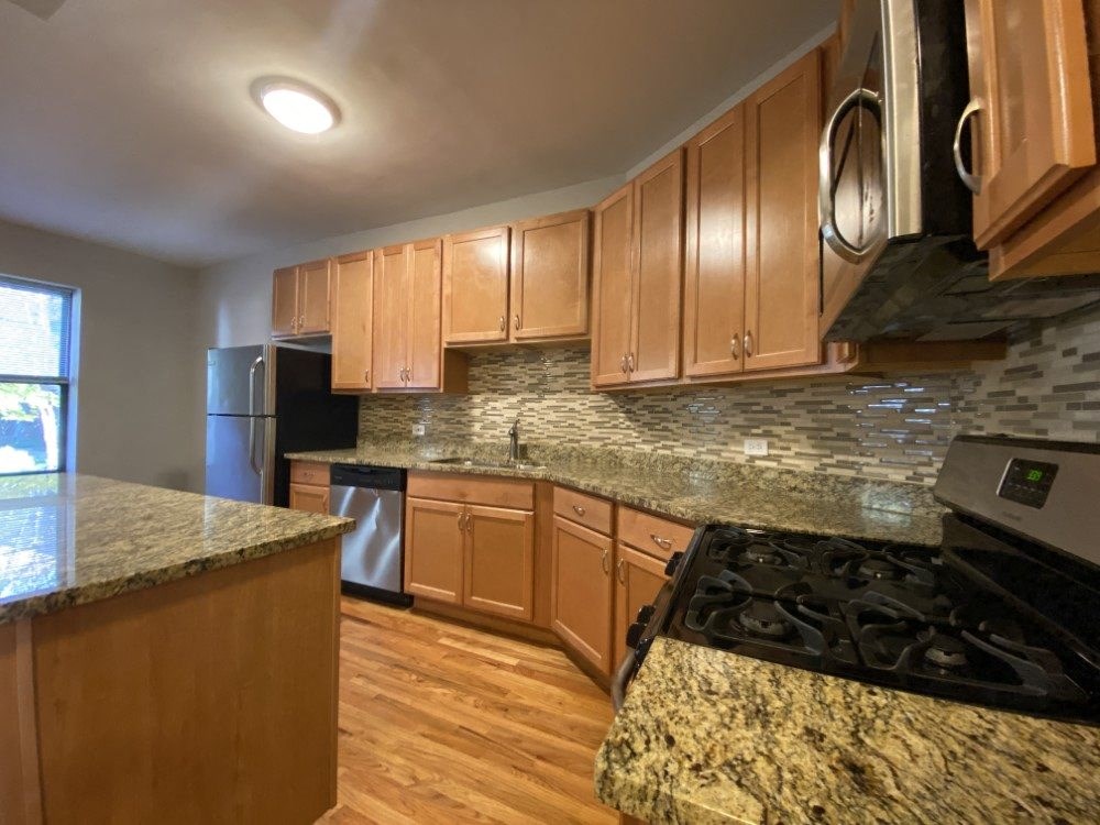 Upgraded kitchen with rich wood cabinetry - 3 Bedroom 2 Bath