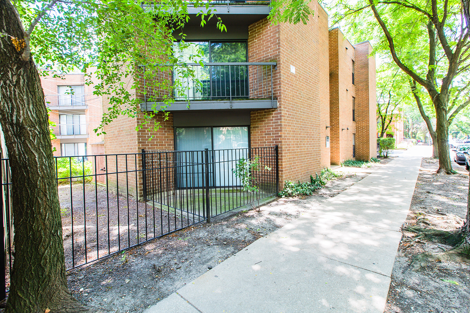 Fantastic location near shopping and dining