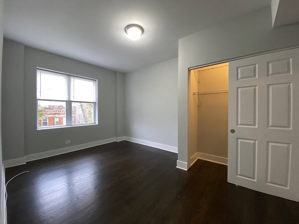 Bedroom with lots of natural lighting - 2 Bedroom