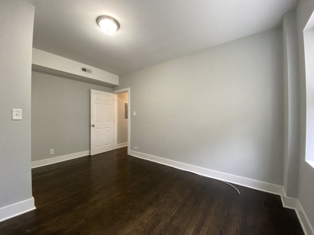 Bedroom with lots of natural lighting - 2 Bedroom