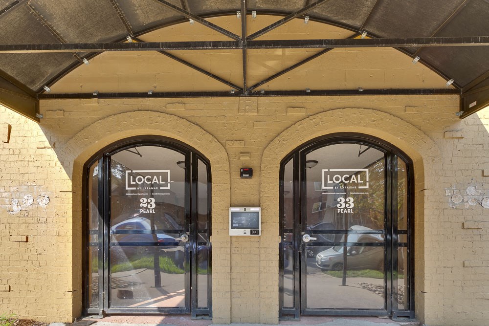 23 - 33 Pearl Entrance