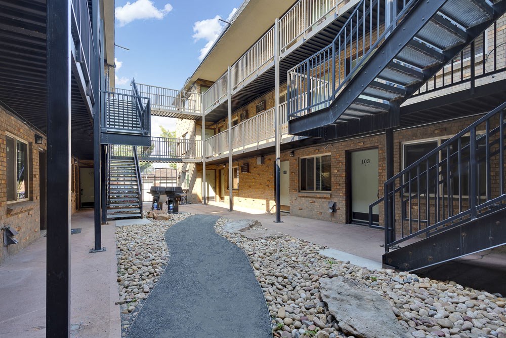 Courtyard at 23 - 33 Pearl