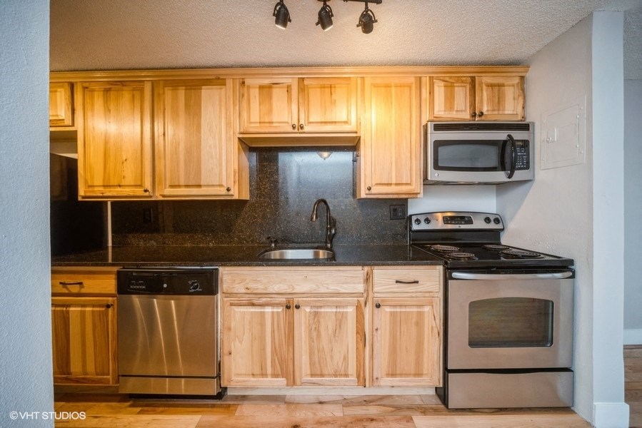 Granite countertops and backsplash in the kitchen at 23–33 Pearl St in Denver, CO