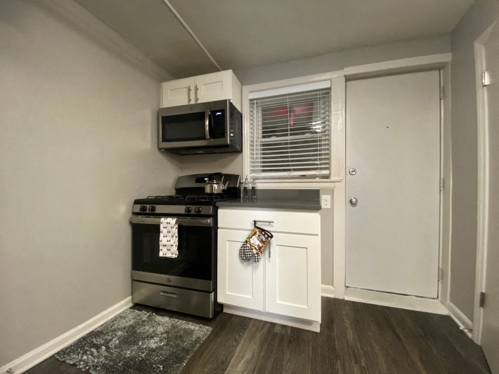 Gas stove and built-in microwave