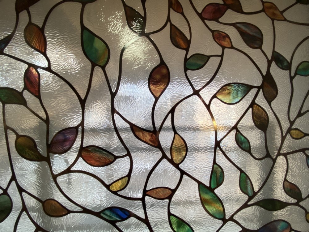 Gorgeous stained glass window accent in bathroom - 2 Bedroom B