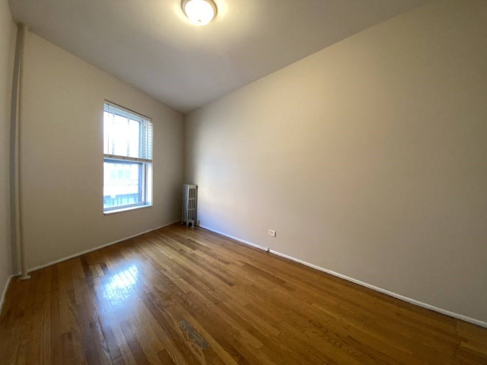 Long bedroom with a sunny window - 2 Bedroom B