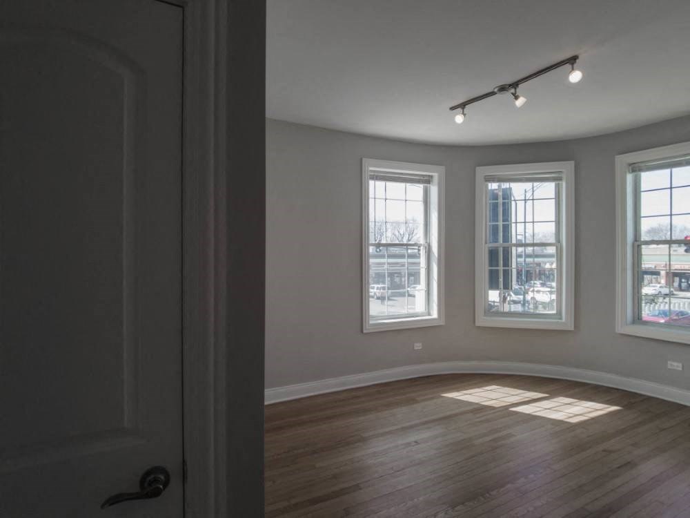 Living room with lots of natural lighting